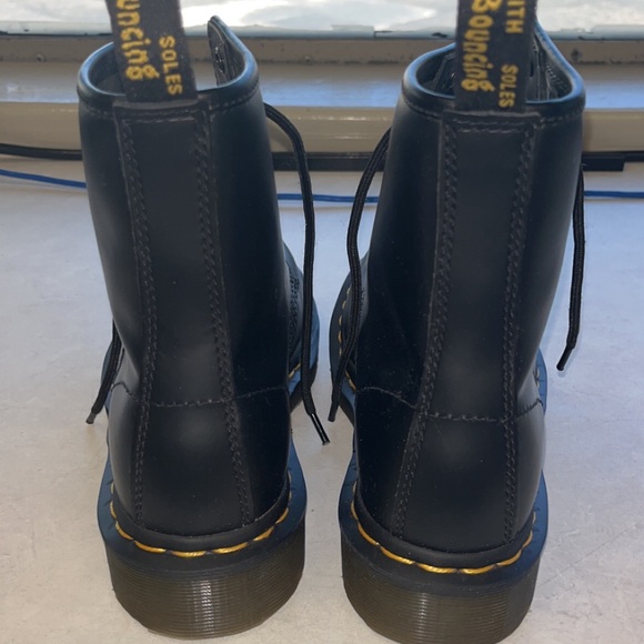 Dr. Martens 1460 smooth leather lace up boots - Picture 3 of 5